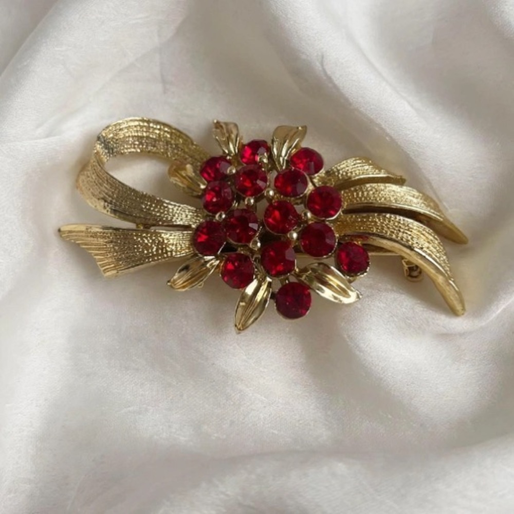 “VTG”  1960's Red Rhinestone Modernist Deco Gold Tone Flower Brooch